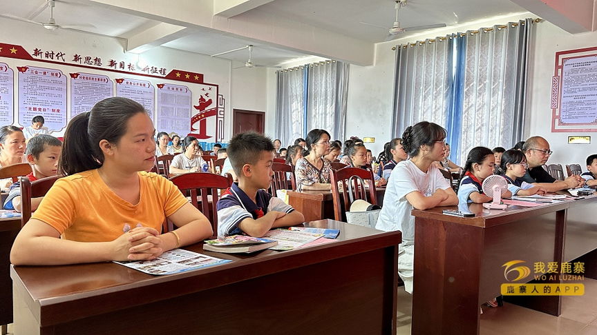 九游娱乐 - 【关爱未成年人】开展综合知识宣传  筑牢未成年人安全“防护网”(图2)